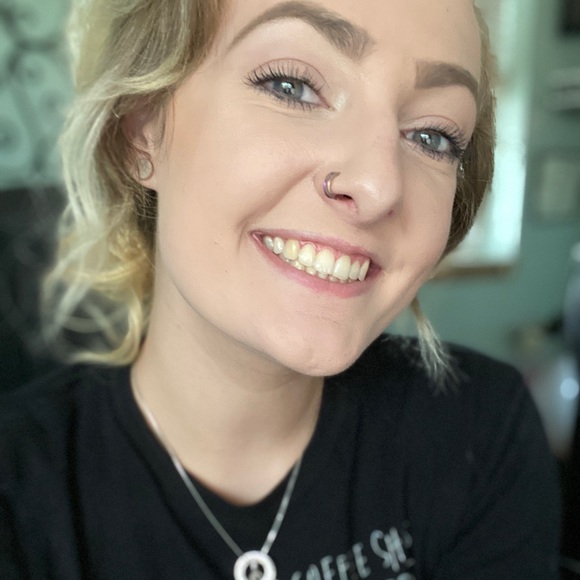 Meet your Posher, Casey - Picture 2 of 2